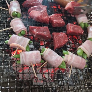 BBQに春を感じるスナップエンドウのベーコン巻き